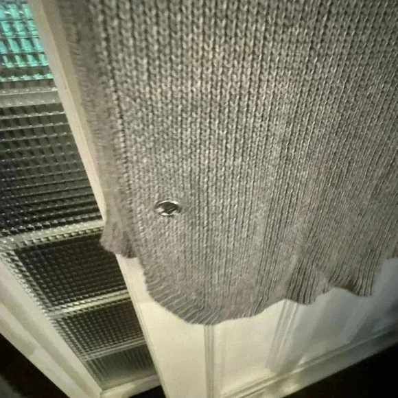 Lululemon women gray knit sweater thumb holes curved hem size 6 perfect! - Picture 5 of 15